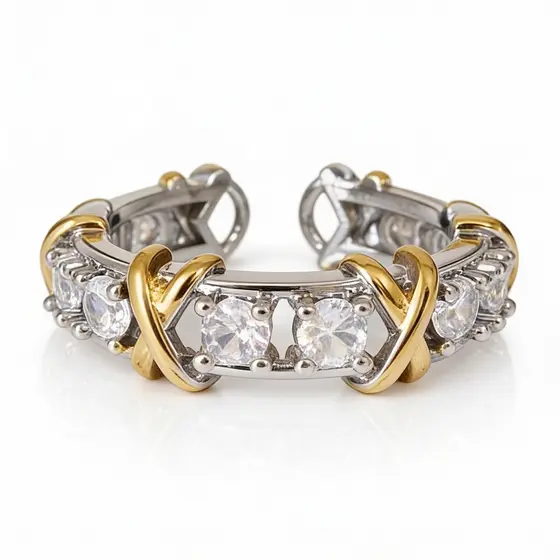 Anel Solitário Luxo Cravejado Zircônia Banhado a Ouro 18K e a Prata 925 Ajustável