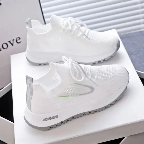 Voando tecido malha de sola grossa sapatos brancos feminino 2026 verão novo estilo moda respirável Fitness correndo sapa