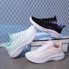 2026 Super quente sapatos femininos verão casal malha tênis feminino respirável leve sola macia tênis de corrida All-Mat