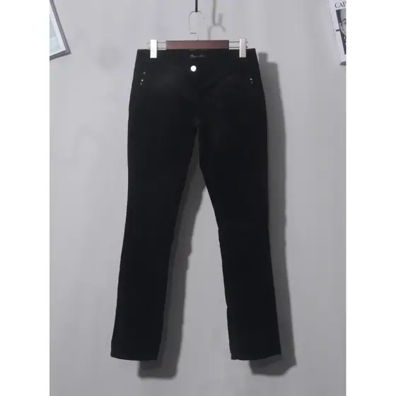 Jeans pequenos retos de cintura baixa de veludo preto