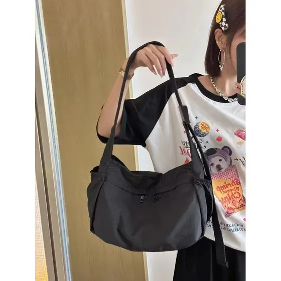 Bolsa de grande capacidade feminina 2026 novo estilo All-Match impermeável náilon ombro saco de ginásio ins influenciado