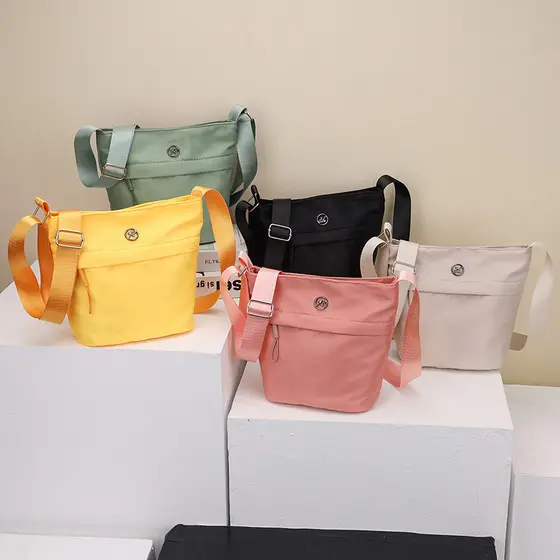 Bolsa para celular feminina Diagonal Crossbody 2025 simples pequeno Ultra-leve nicho de alta qualidade All-Match um ombr