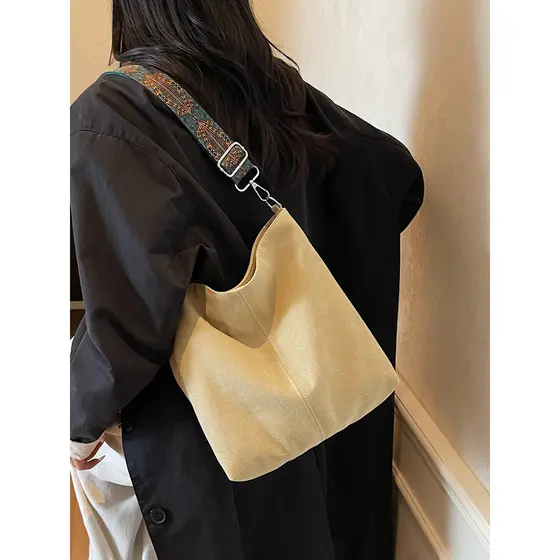 Retro lona pequena bolsa de ombro feminina 2026 novo estilo cor alça de ombro larga estilo preguiçoso bolsa de classe gr