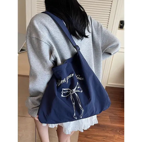 Nova bolsa de lona de grande capacidade feminina 2025 coreano leve arco Commuter sacola High-End saco do mensageiro