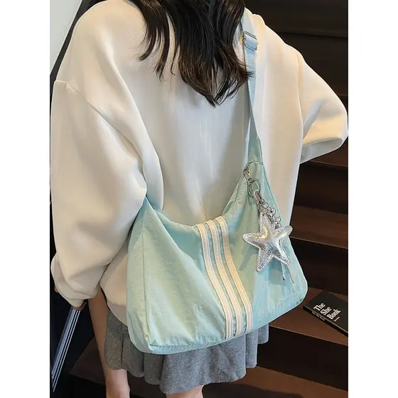 Bolsa esportiva feminina 2025 novo estilo leve à prova d'água bolsa mensageiro de pano de Nylon grande capacidade lazer 