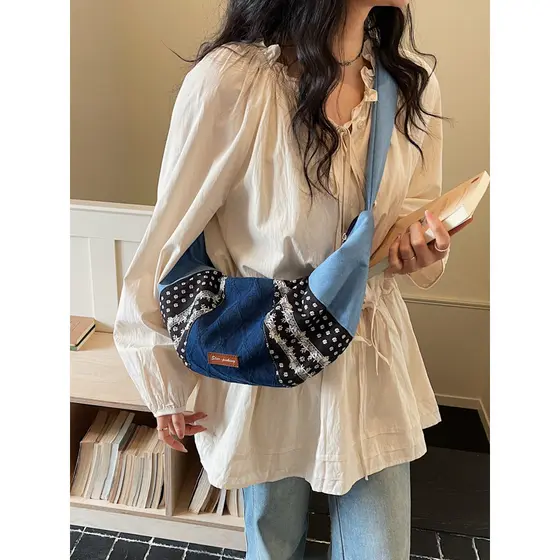 Retro Denim costura contraste cor Croissant saco feminino 2026 novo estilo nicho Design saco do mensageiro All-Match Com