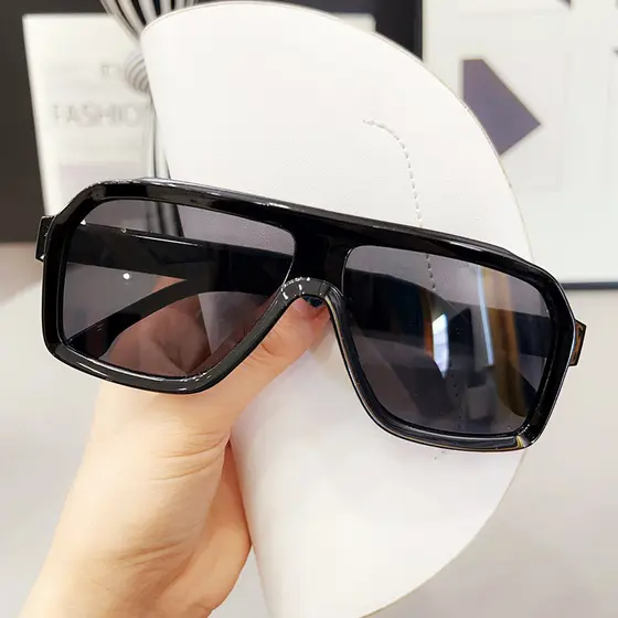 Óculos de sol feminino verão rosto redondo Anti-ultravioleta luz forte masculino 2025 novo estilo condução óculos de sol