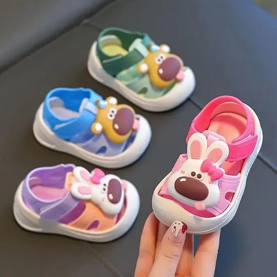 Sandálias de plástico para bebês de dois anos, meninas podem lançar água molhada, brincar com água, água, piso de água,