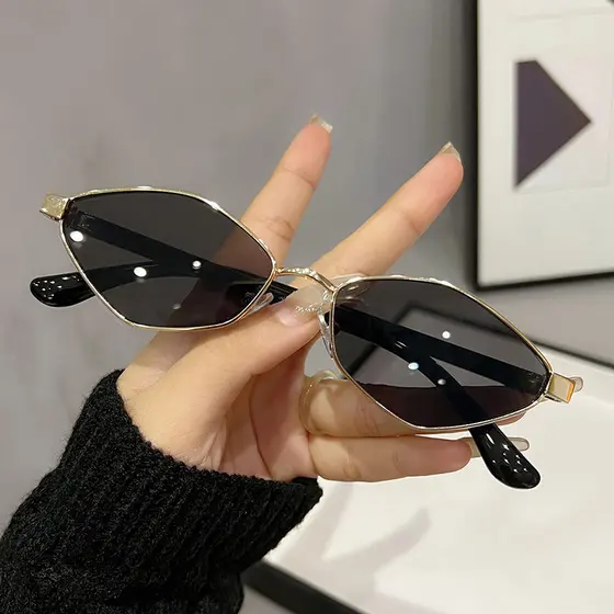 Óculos de sol feminino verão Anti-ultravioleta óculos de sol masculino condução 2025 na moda novo estilo moda rosto redo