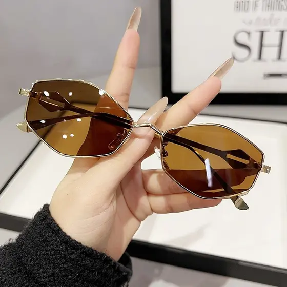 Óculos de sol feminino verão beira-mar óculos de sol masculino 2025 novo estilo condução Anti-ultravioleta piloto Retro 