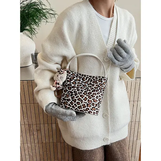 Retro leopardo impressão saco pequeno feminino 2026 novo estilo textura saco do mensageiro All-Match portátil balde saco