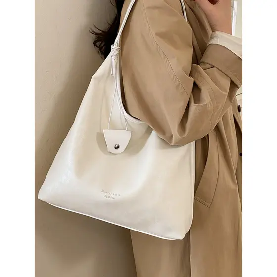 Estilo minimalista sacola de grande capacidade feminina 2025 novo estilo Commuter bolsa de ombro All-Match moda simples 