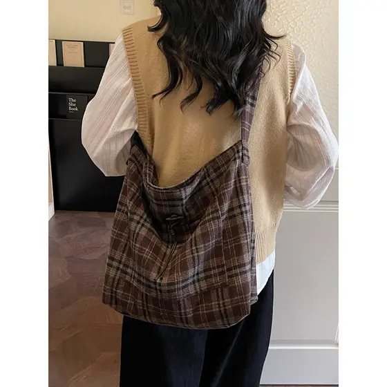 Retro xadrez sacola de grande capacidade All-Match ombro saco do mensageiro 2026 novo estilo na moda estilo preguiçoso C