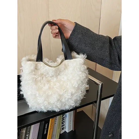 2025 novo estilo na moda simples japonês coreano bolsa Casual moda bolsa de ombro bolsa feminina saco de pelúcia outono 