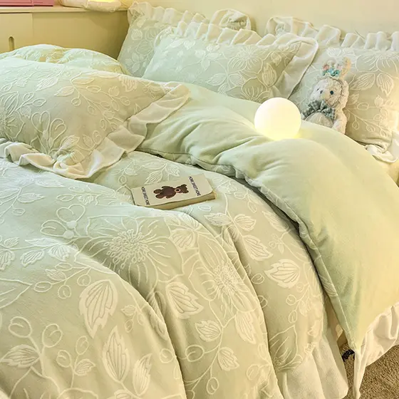 Outono inverno esculpido leite veludo cama conjunto de quatro peças Coral veludo cama dupla face colcha capa quente folh