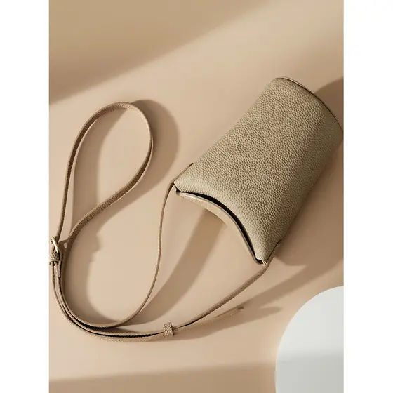 Primeira camada de couro Diagonal pequeno saco 2025 novo estilo simples moda couro genuíno saco do telefone móvel senhor