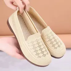 Verão novo estilo respirável voando tecido malha sapatos femininos confortáveis sapatos de mãe de sola macia plana velho