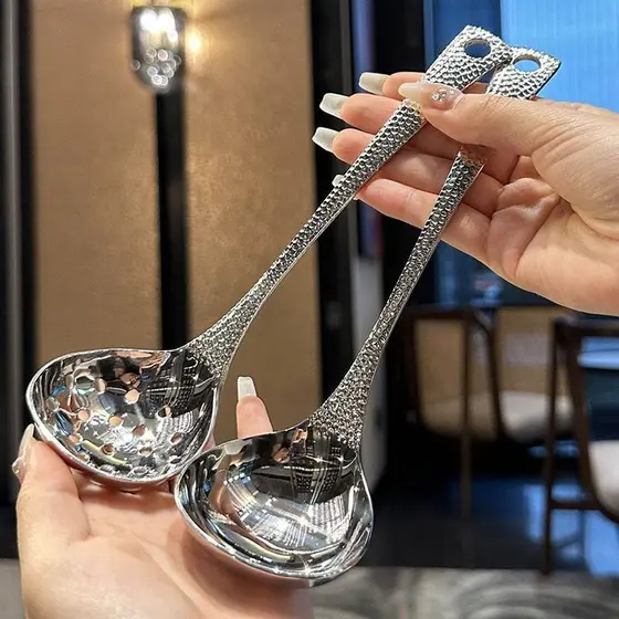 Novo padrão de martelo colher de cabeça grande de aço inoxidável grande coador de qualidade alimentar colher de sopa de