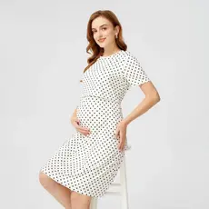 Novo vestido de maternidade com bolinhas, decote redondo, mangas curtas e recursos para amamentação.