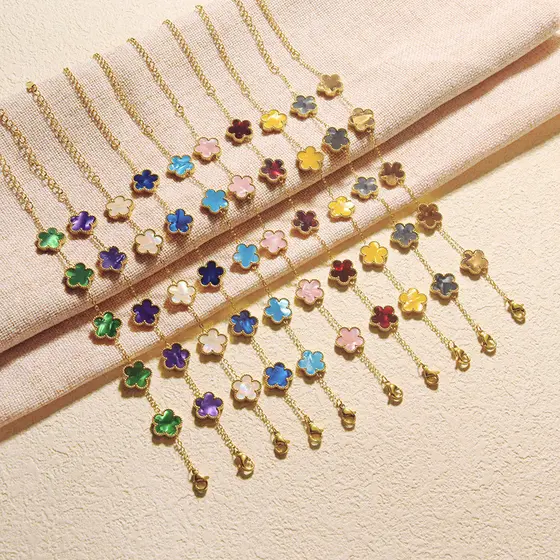 Pulseira Da Sorte Gradiente De Flor De Trevo De Aço Titânio , Multicolorida Inoxidável De Alta Qualidade