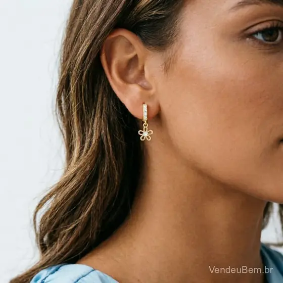 Brincos: Leves e Luxuosos, Estilo Europeu e Americano Moderno, Pingente de Flor com Diamante Único, Superfície Lisa e Fo
