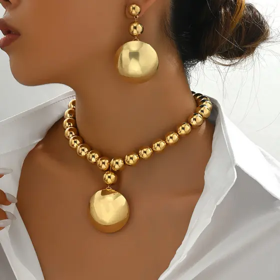 Conjunto de joias femininas elegantes, colar de contas de metal exclusivo, brincos pendentes de alta qualidade e design