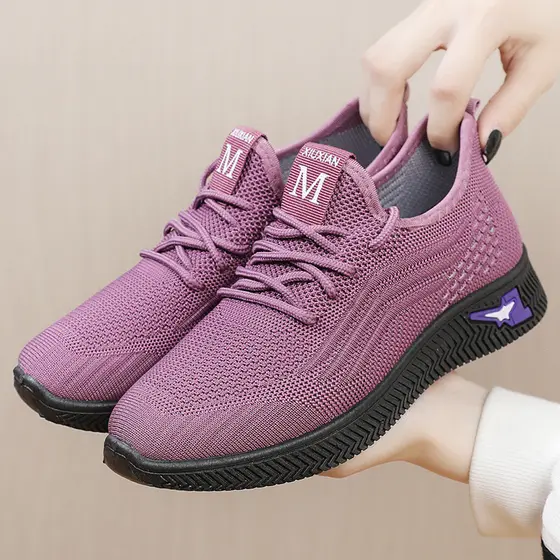 Sapatos esportivos de tecido voador feminino 2025 primavera outono novo estilo velho pequim sapatos de pano feminino cor