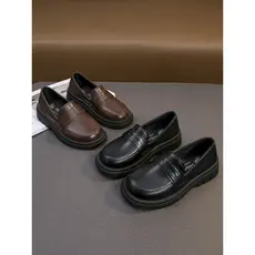 Sapatos de couro infantis sola macia 2026 primavera outono novo estilo versão coreana meninos ervilhas sapatos preto men