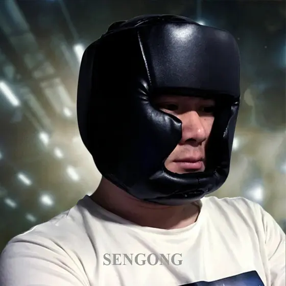 SENGONG MMA Muay Thai PU Capacete De Boxe Sparring Sanda Artes Marciais Chapelaria Kickboxing Treinamento Protetor De Ca