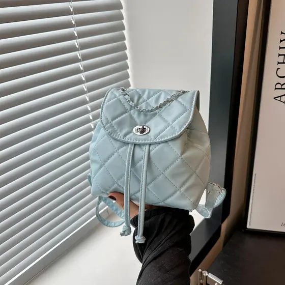 2025 verão novo estilo de alto valor nicho Design diamante mochila feminina moda corrente saco pequenas senhoras mochila