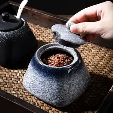 Cozinha doméstica frasco de pimentão cerâmica saleiro tempero jar tempero caixa de tempero com tampa colher único respin