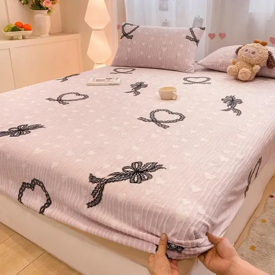 2026 novo estilo leite veludo lençol inverno forro de lã Hepburn estilo grama pesado esculpido flor podre folha de cama