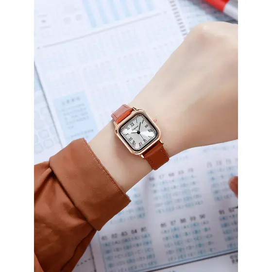 relogio feminino pequeno relogio feminino Relógio feminino luz luxo nicho quadrado cubo de açúcar trabalhadores de escri