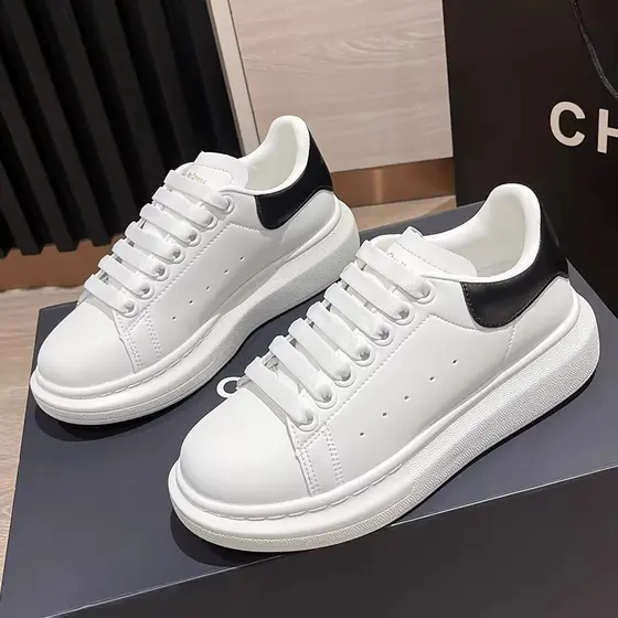 Estudante de sola grossa primavera verão sapatos brancos 2026ins na moda respirável das mulheres dos homens mesmo estilo