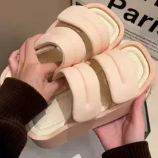 Sandálias de plataforma de Velcro fofas chinelos femininos verão roupa externa 2026 novo estilo de sola grossa antiderra