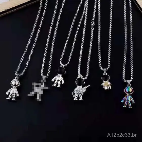 Colar de aço titânio com tema de astronauta para homens e mulheres, moderno e versátil, estilo longo e simples, com pers