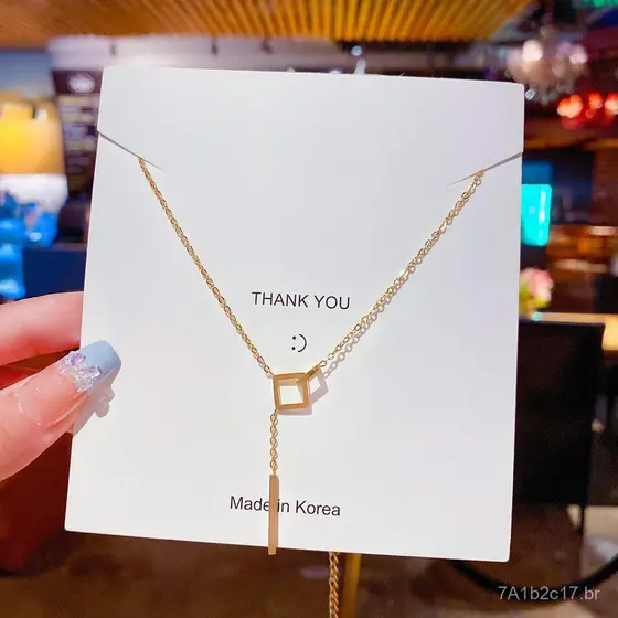 Colar personalizado em ouro 18K para mulheres, design de luxo leve e exclusivo, corrente de clavícula em aço titânio de