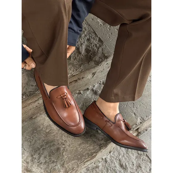 Sapatos masculinos casuais capa pé deslizamento-em ervilhas sapatos estilo britânico borla mocassins masculino na moda C