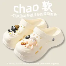 Buraco sapatos femininos verão ao ar livre Wear 2025 novo estilo aumentado sola grossa antiderrapante Baotou meia-desliz