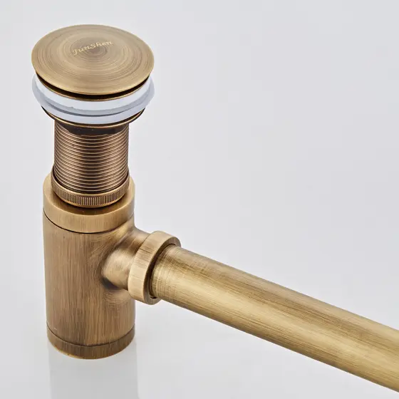 Tubo de drenagem de parede na parede, todo em cobre, dispositivo de drenagem antigo, tubo de drenagem, lavatório, acessó