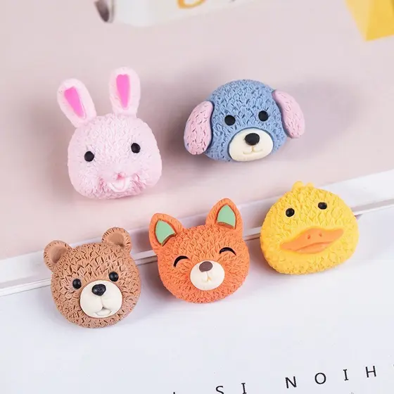 Novos acessórios de resina em forma de pato amarelo e raposa de pelúcia para decoração de capas de celular com cola crem