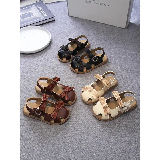 Meninas Baotou sandálias de sola macia oco sapatos romanos 2026 verão sapatos infantis bebê menina arco princesa sandáli