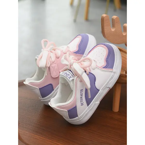 Sapatos infantis meninas tênis casuais 2026 primavera novo estilo meninas All-Match Anti-deslizamento sapatos infantis d