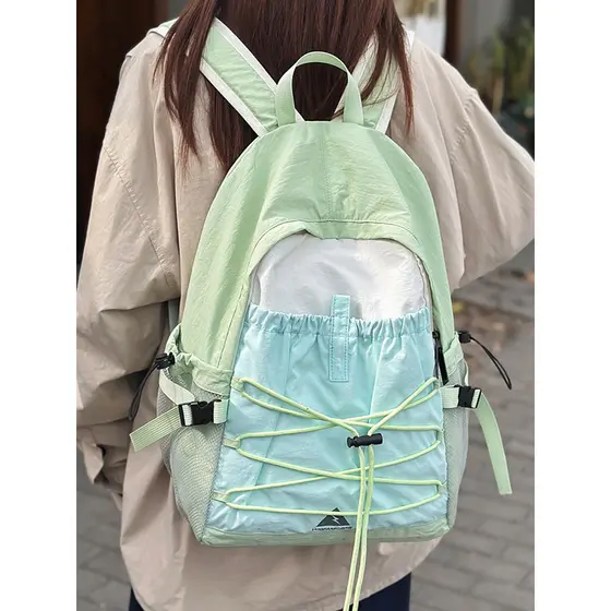 Leve viagem ao ar livre pequena mochila feminina na moda Commuter estudante mochila Casual All-Match nicho Design saco d