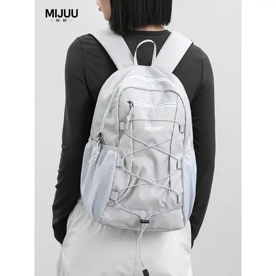 Procurando mochila leve velha feminina pequena esportes ao ar livre viagem mochila meninas à prova dwaterproof água leve