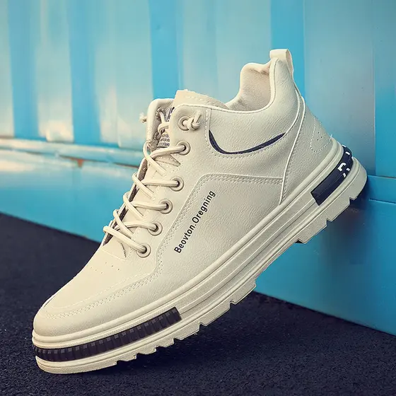 Sapatos masculinos de verão 2026 novo estilo All-Match pequeno tênis branco sapatos casuais de couro esportes trabalho m