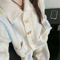 2026 novo estilo Coral velo pijamas feminino inverno estilo japonês doce simples listrado quente Cardigan meio lado velo