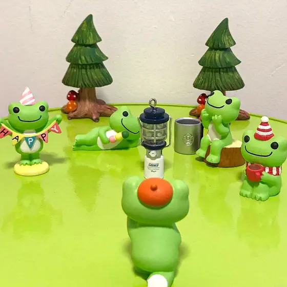 Desenhos animados feitos à mão coto de madeira foto sapo casa de boneca Manbird Micro paisagem resina cena fresca Deskto