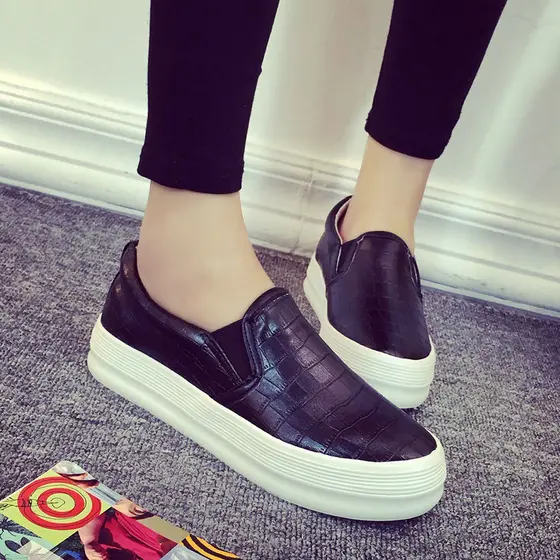 2026 primavera versão coreana moda na moda mocassins deslizamento-em sapatos preguiçosos mulheres tênis de sola grossa s