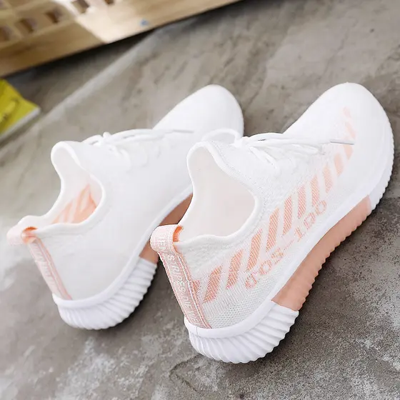 Pequenos sapatos brancos femininos 2026 estilo primavera malha esportes primavera respirável sapatos femininos versão co
